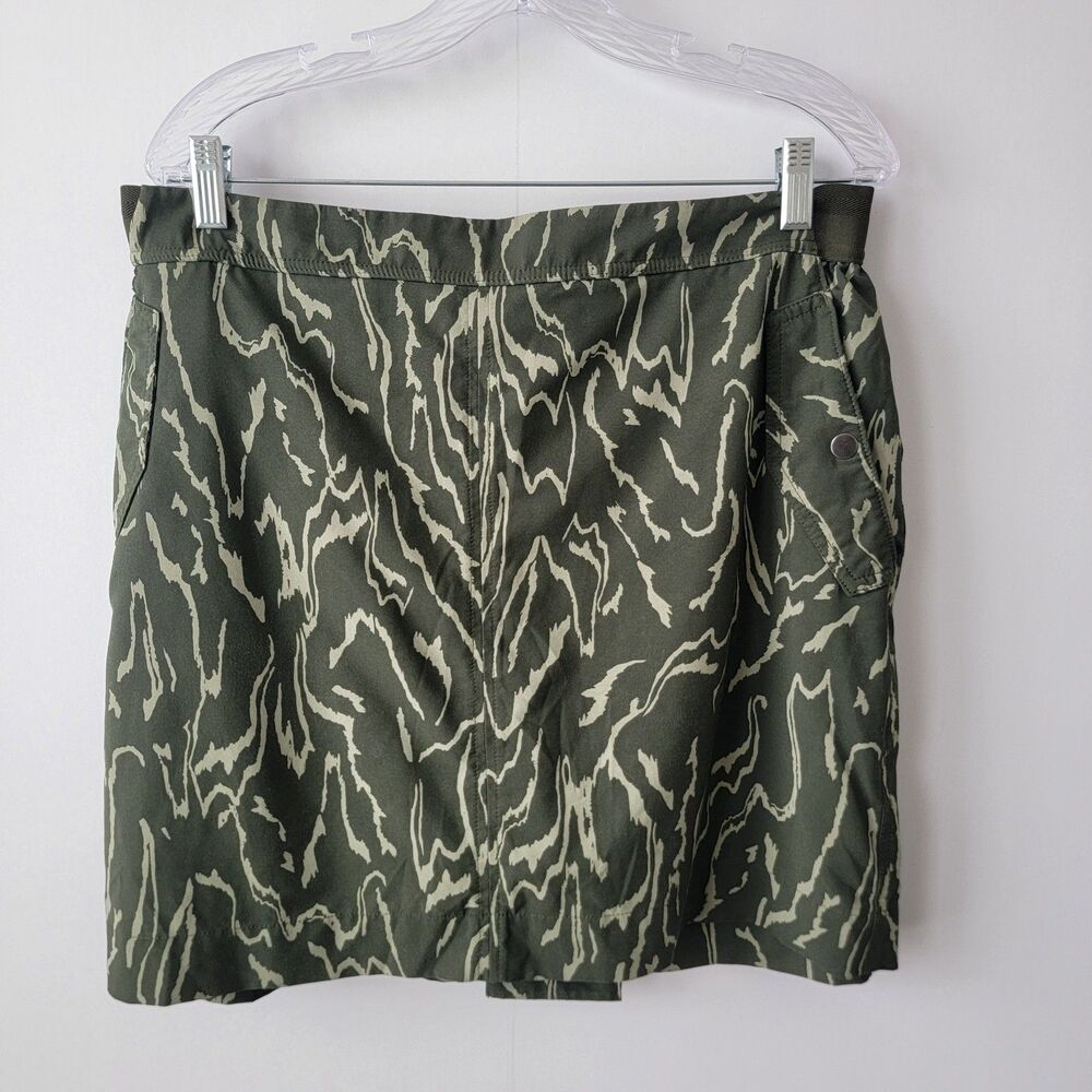 Athleta womens Vienna Voyage Eucalyptus Olive Green Cargo Skort sz 16 Athleisure